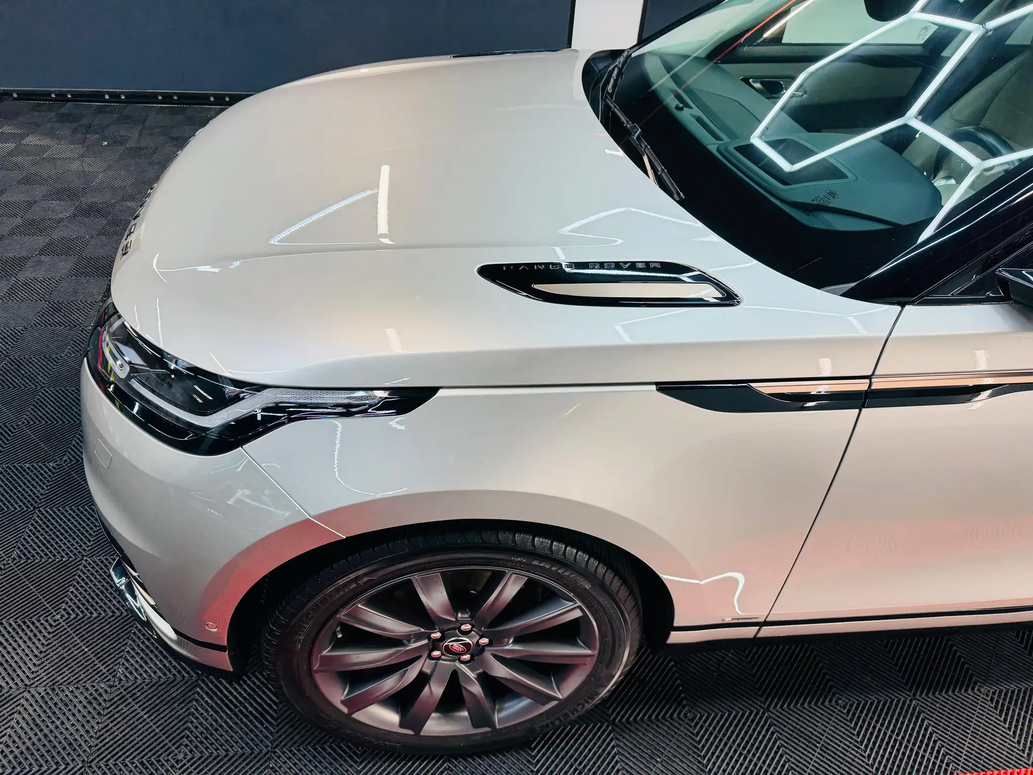 Vehicle image, number 9