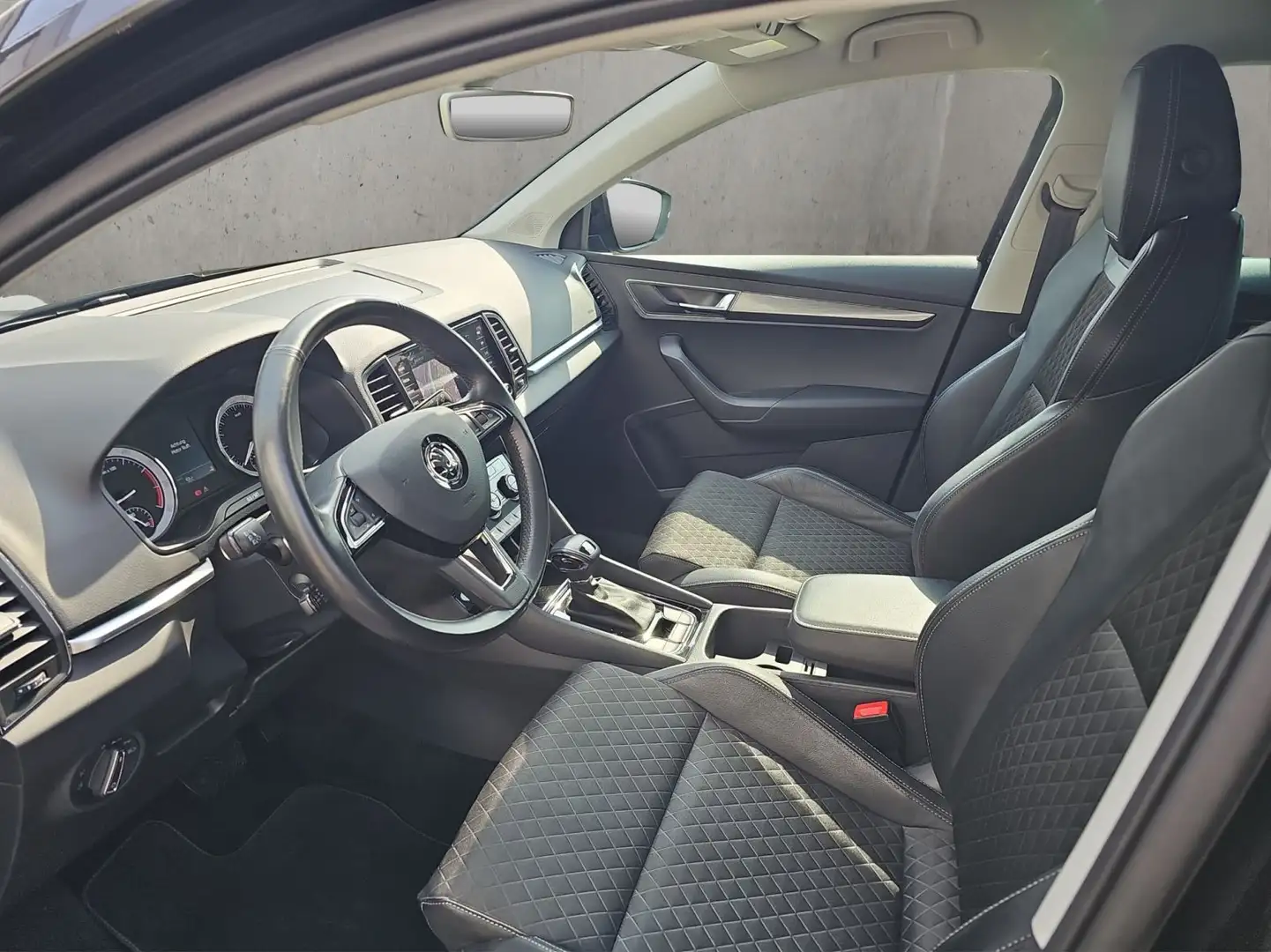 Vehicle image, number 9