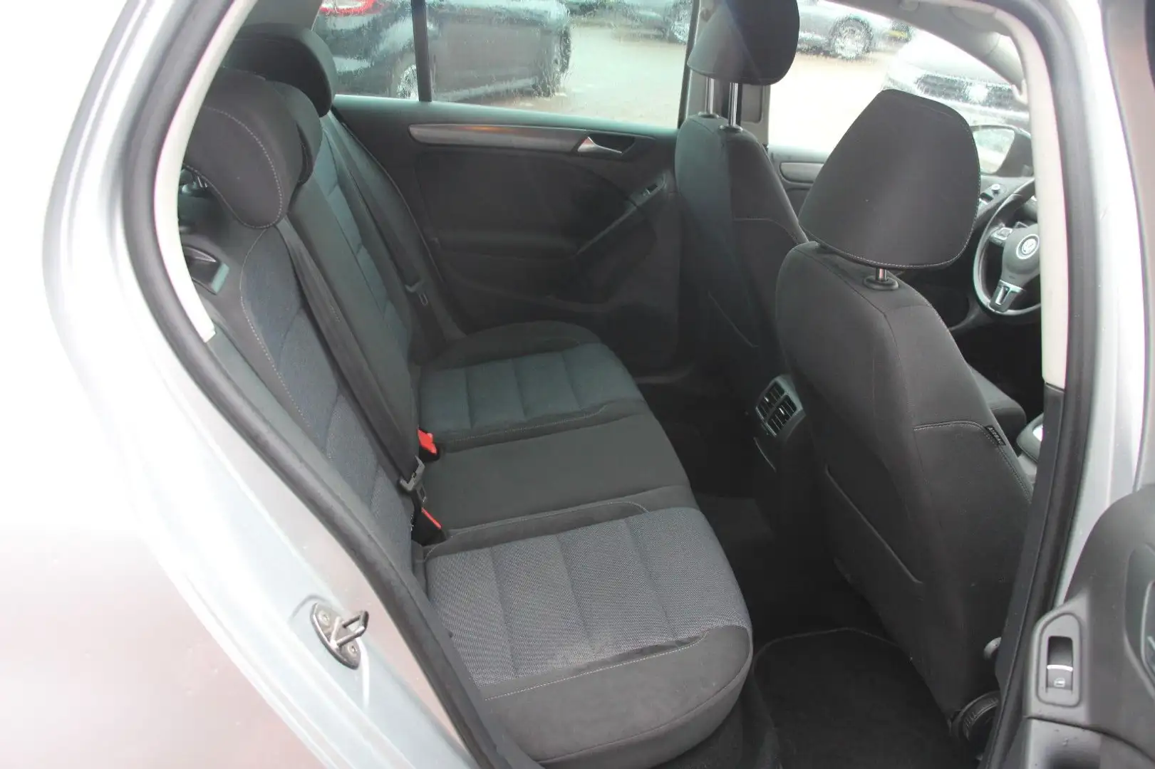 Vehicle image, number 12
