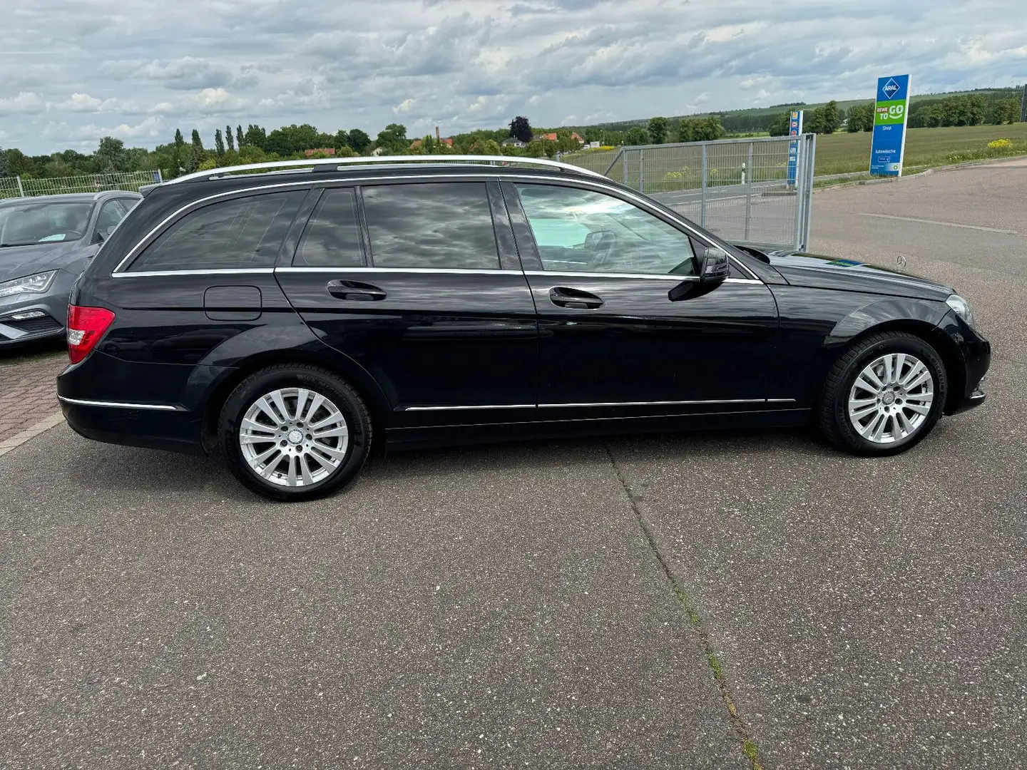Vehicle image, number 8