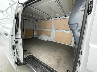Vehicle image thumbnail, number 6