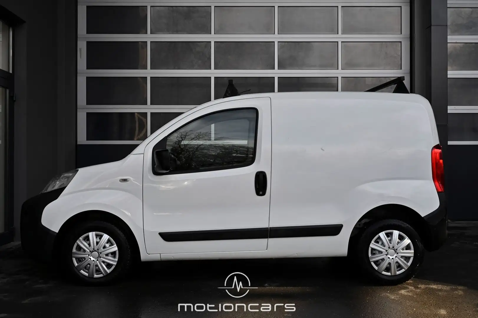 Vehicle image, number 6