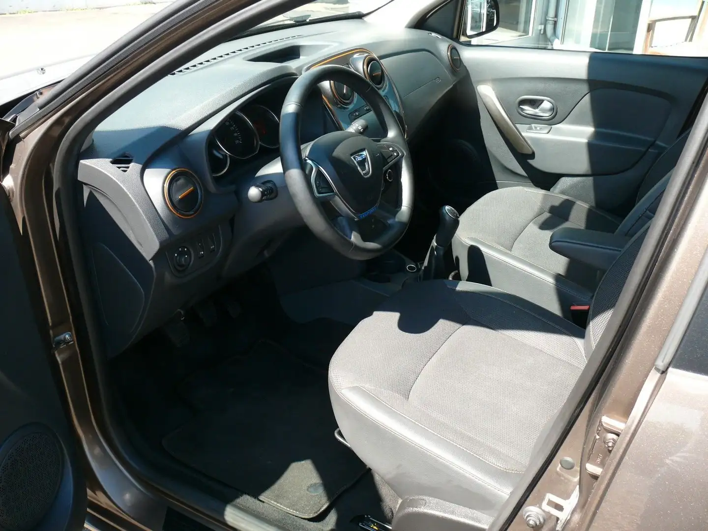 Vehicle image, number 17