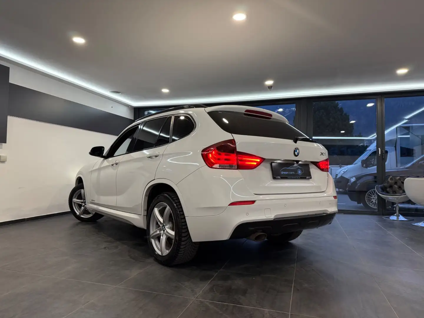Vehicle image, number 4