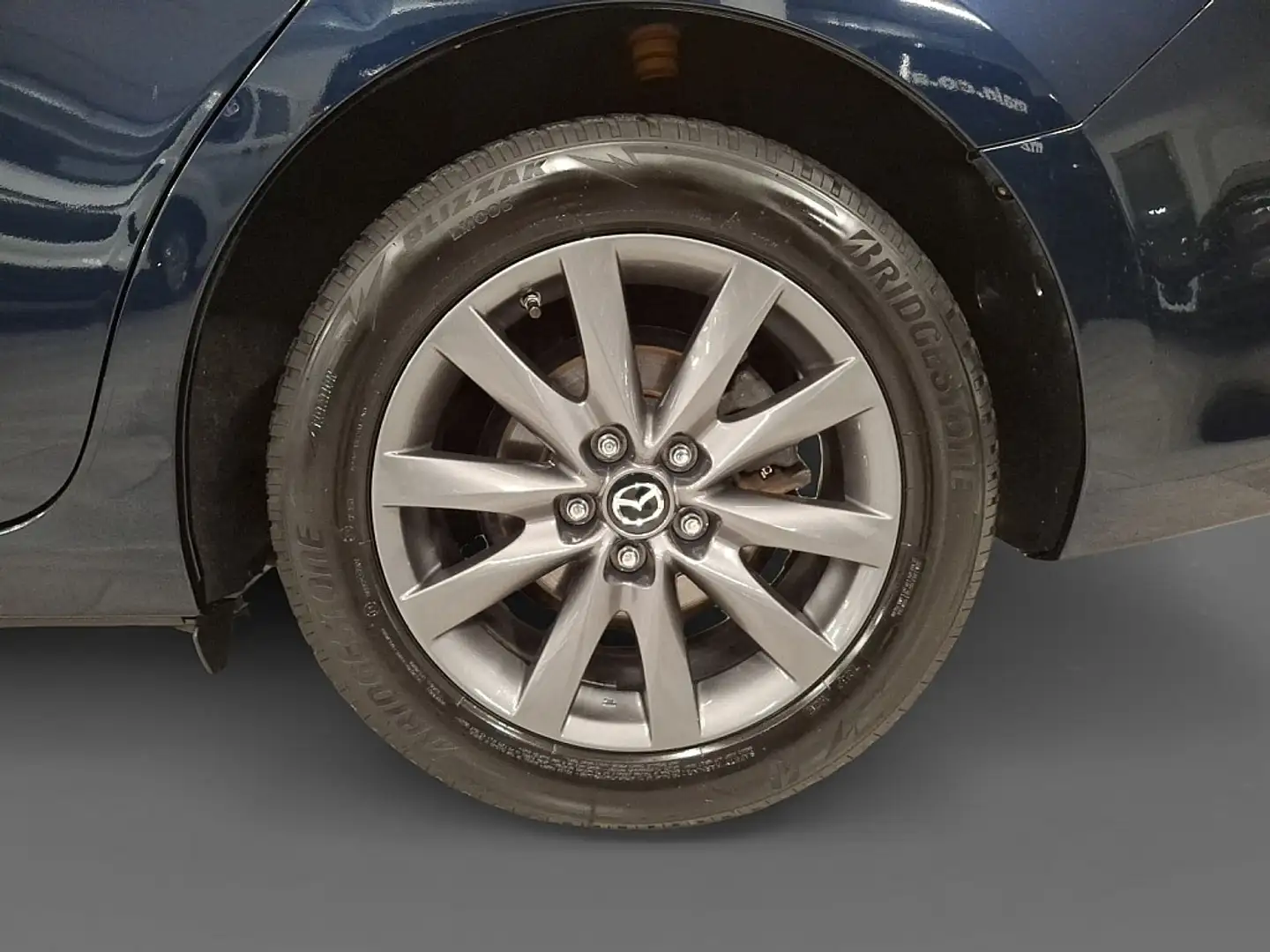 Vehicle image, number 12