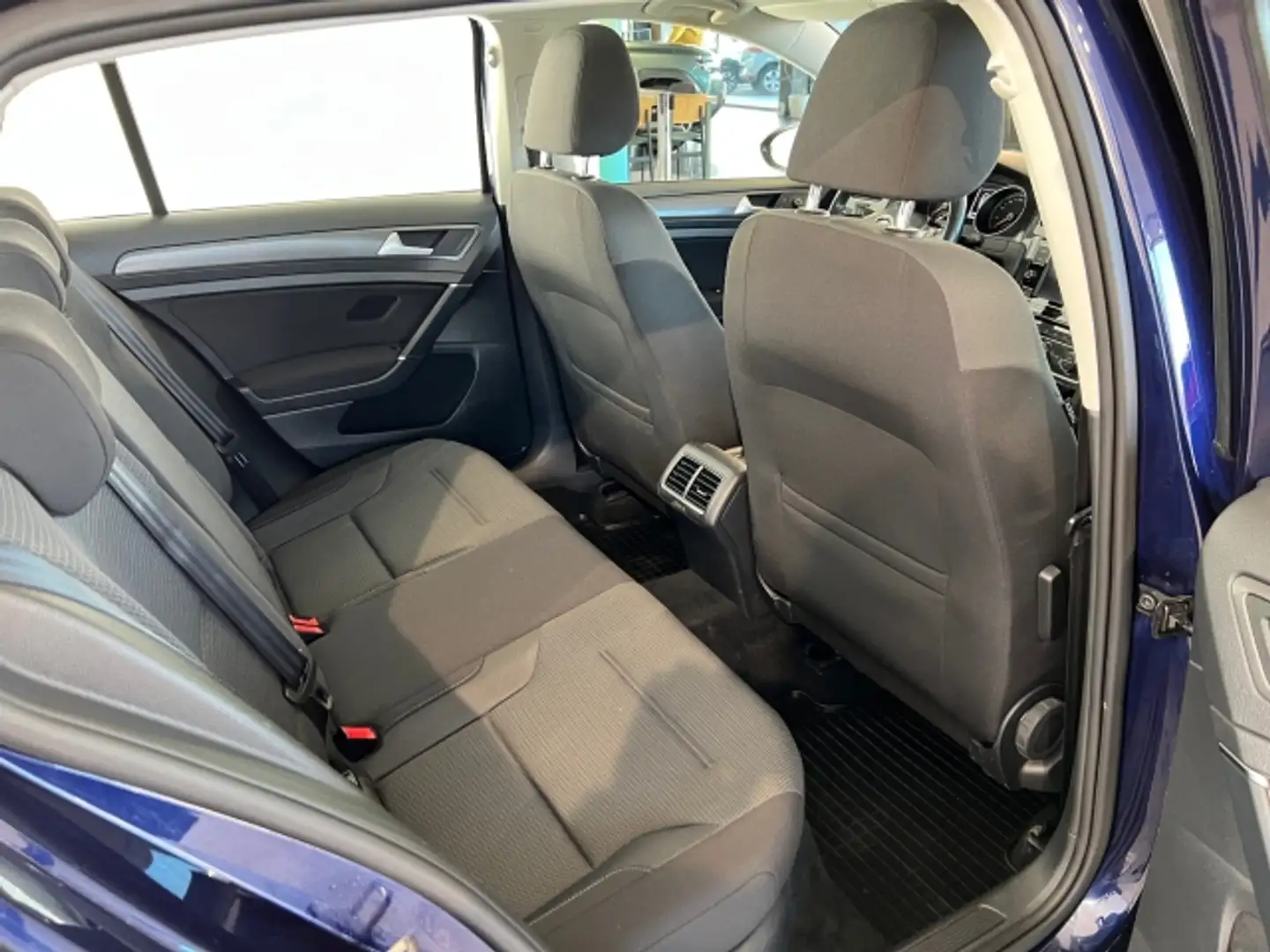 Vehicle image, number 9