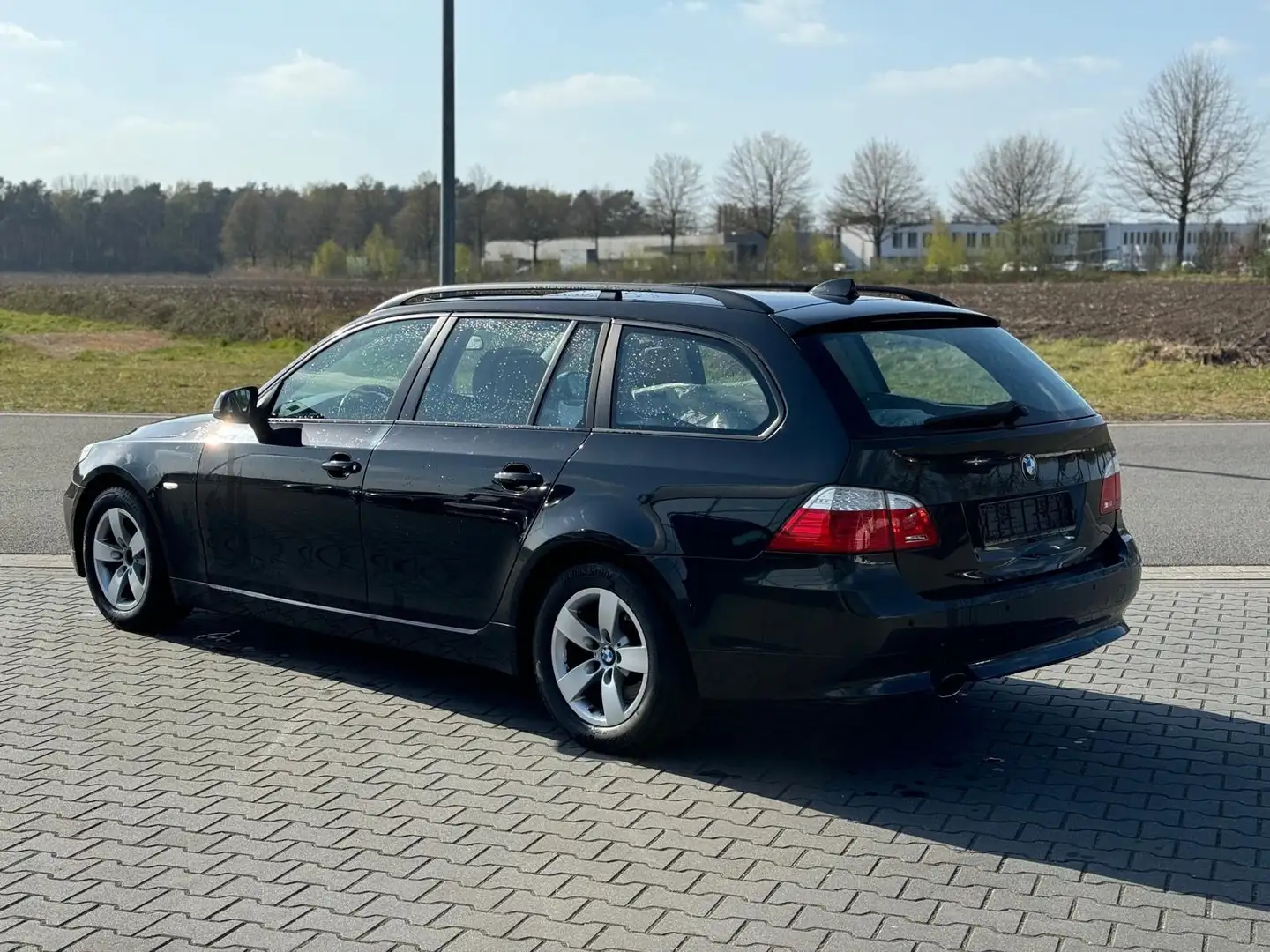 Vehicle image, number 6