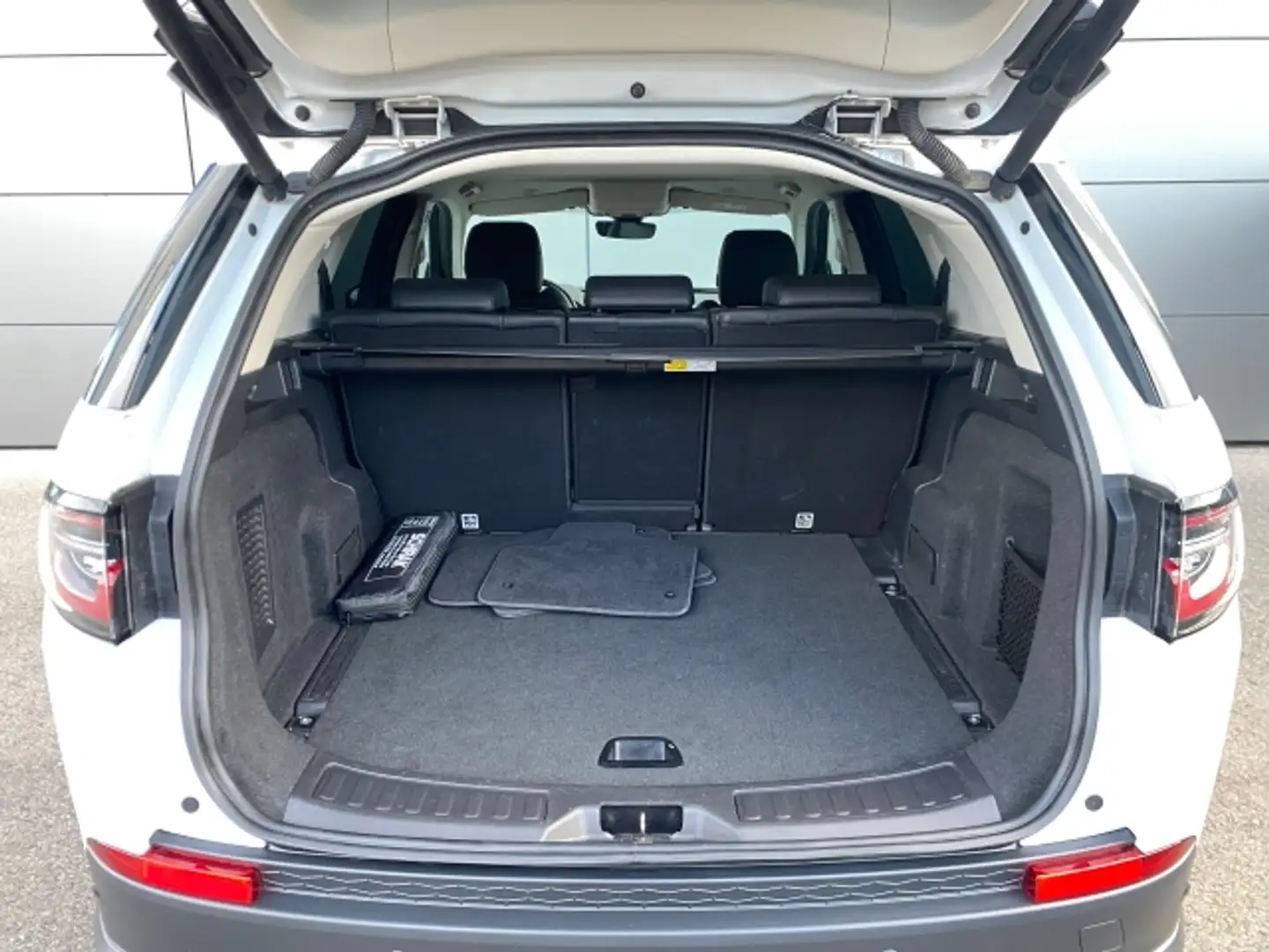 Vehicle image, number 7
