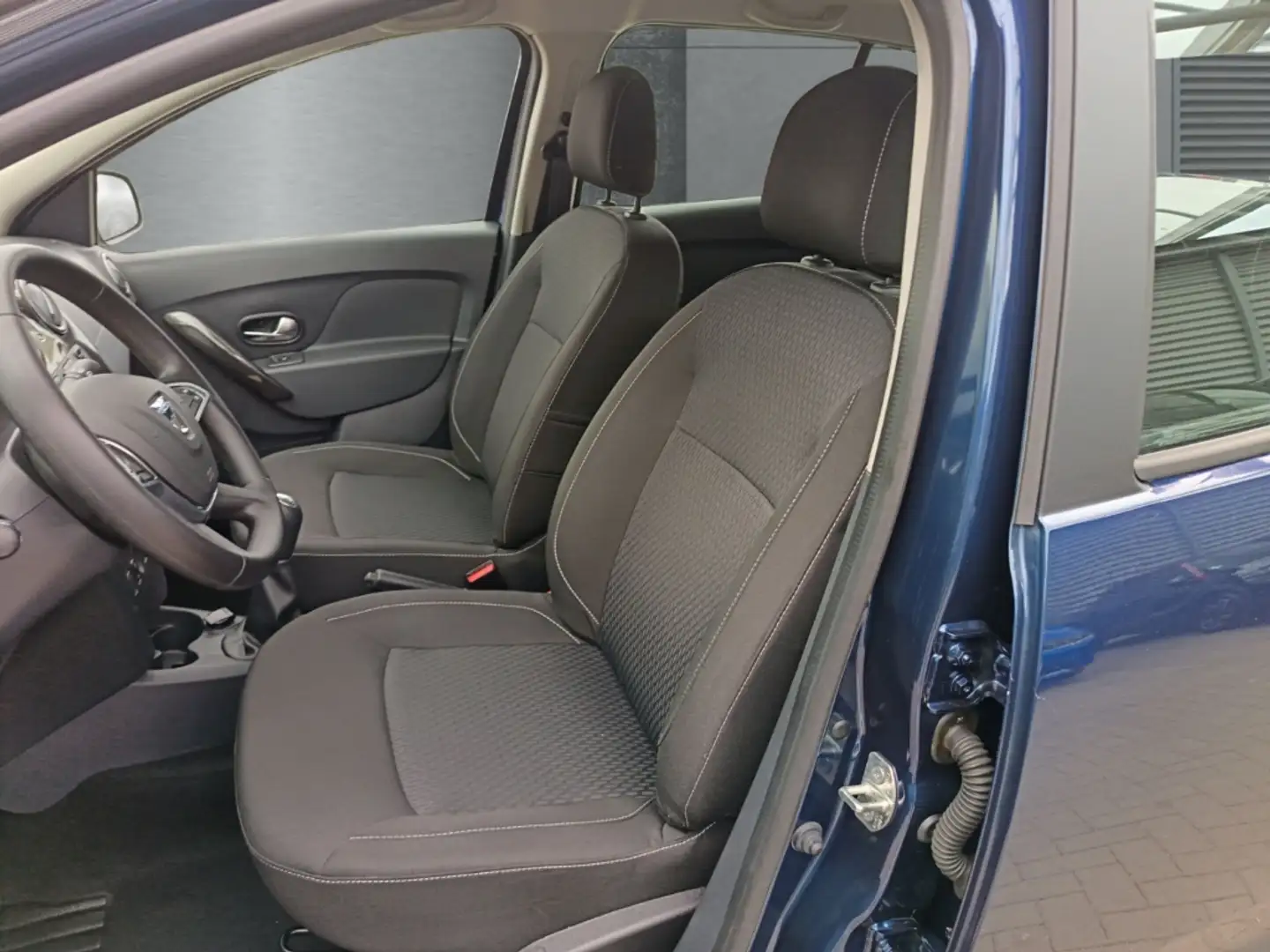 Vehicle image, number 8