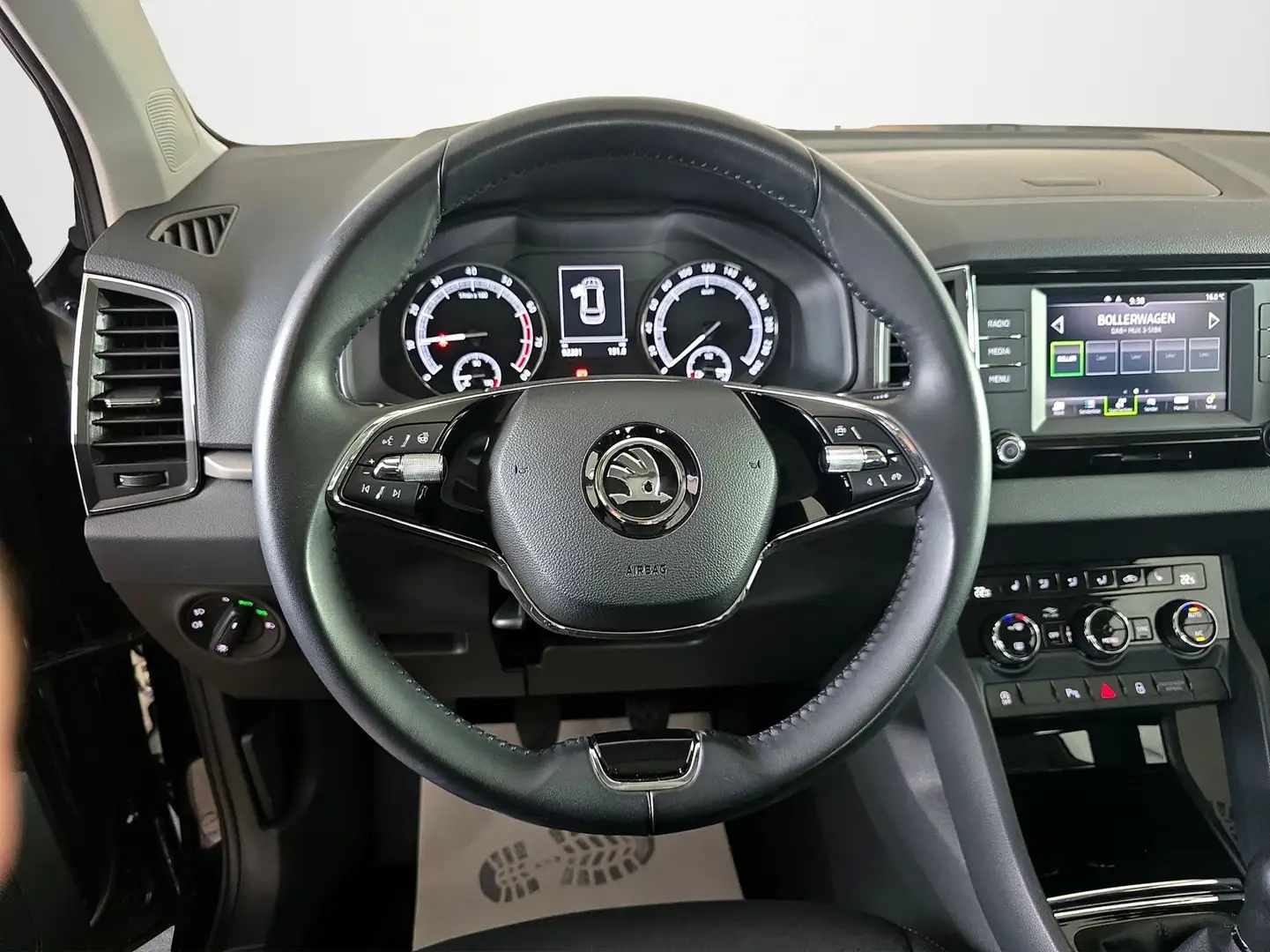 Vehicle image, number 11