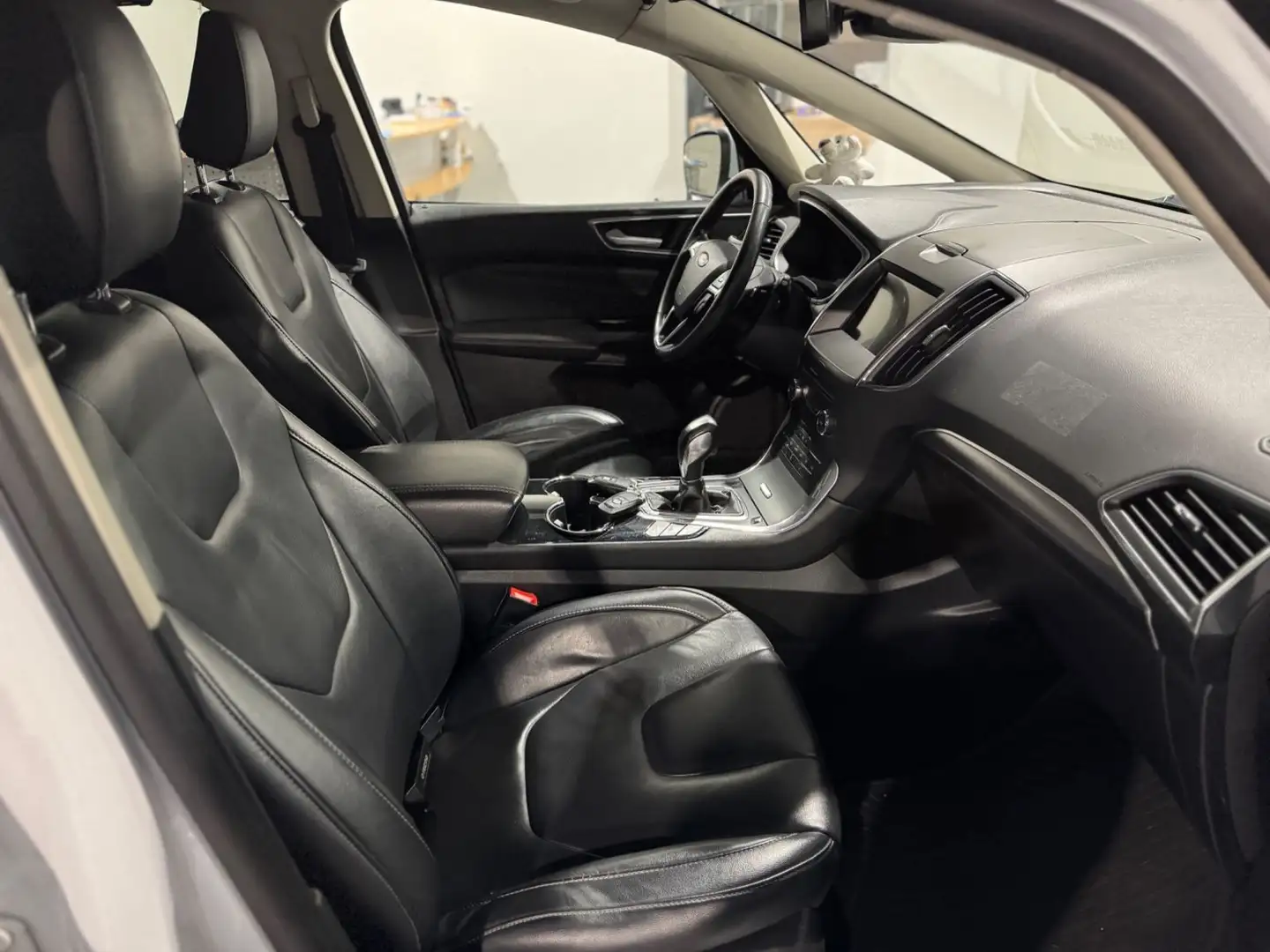 Vehicle image, number 12