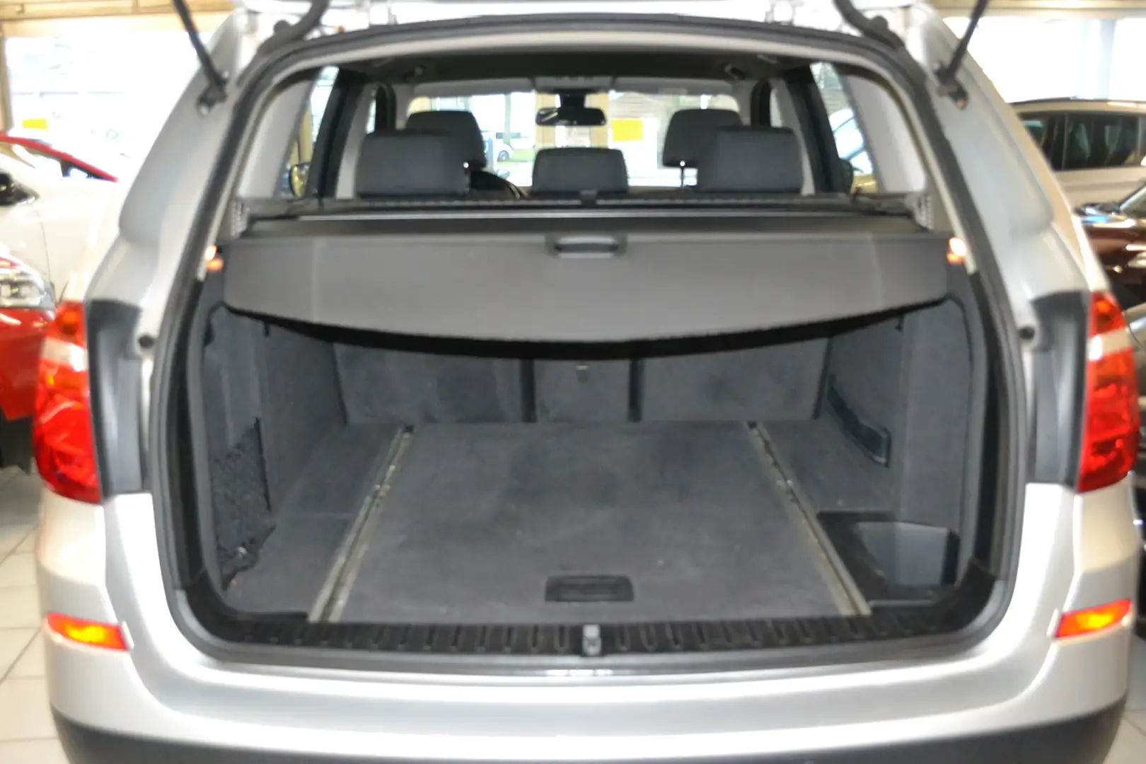 Vehicle image, number 12