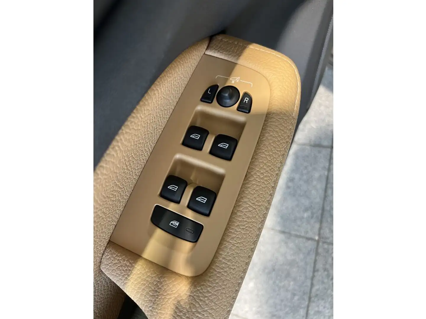 Vehicle image, number 9