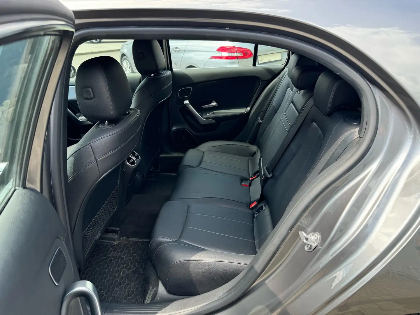 Vehicle image, number 12