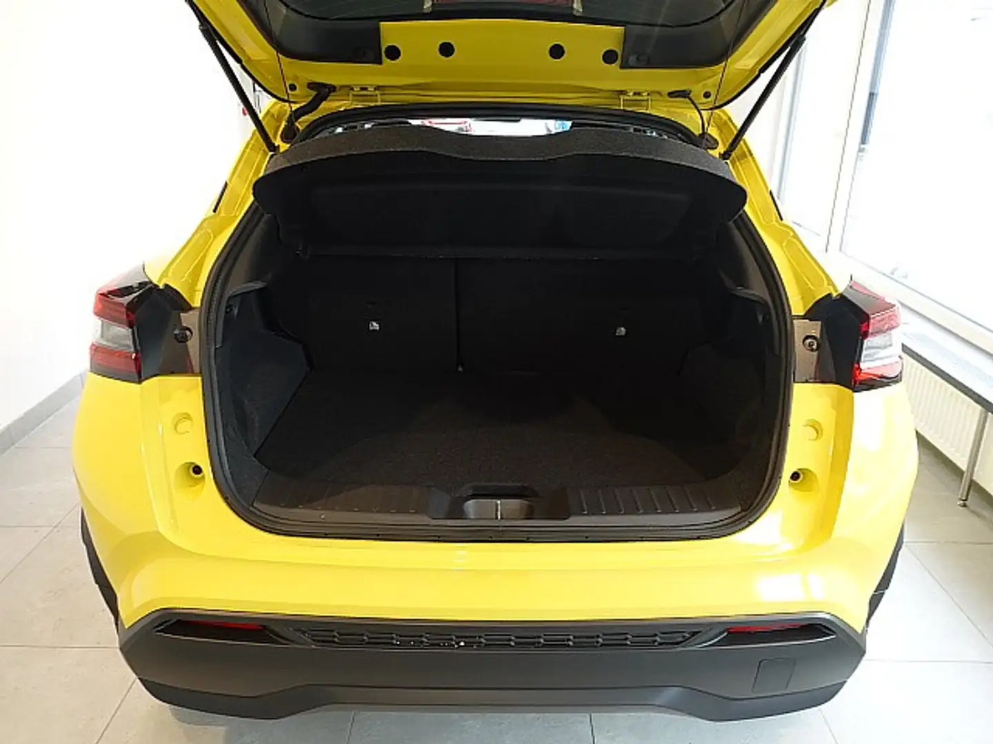 Vehicle image, number 4