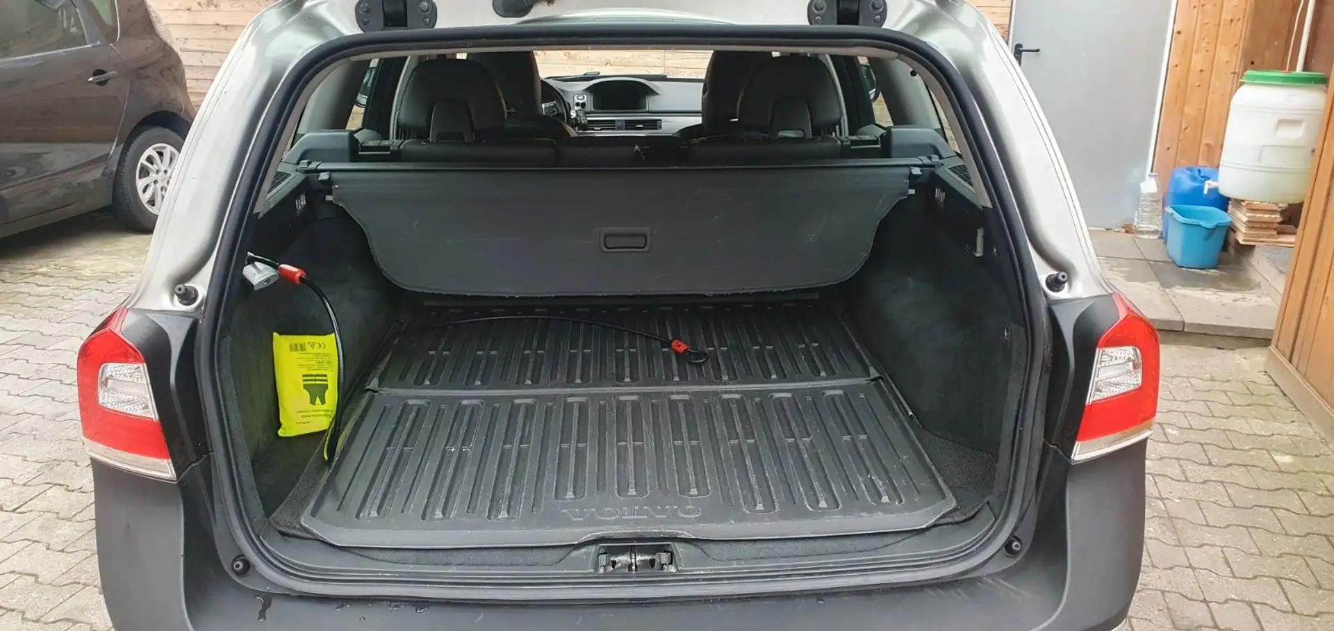 Vehicle image, number 6