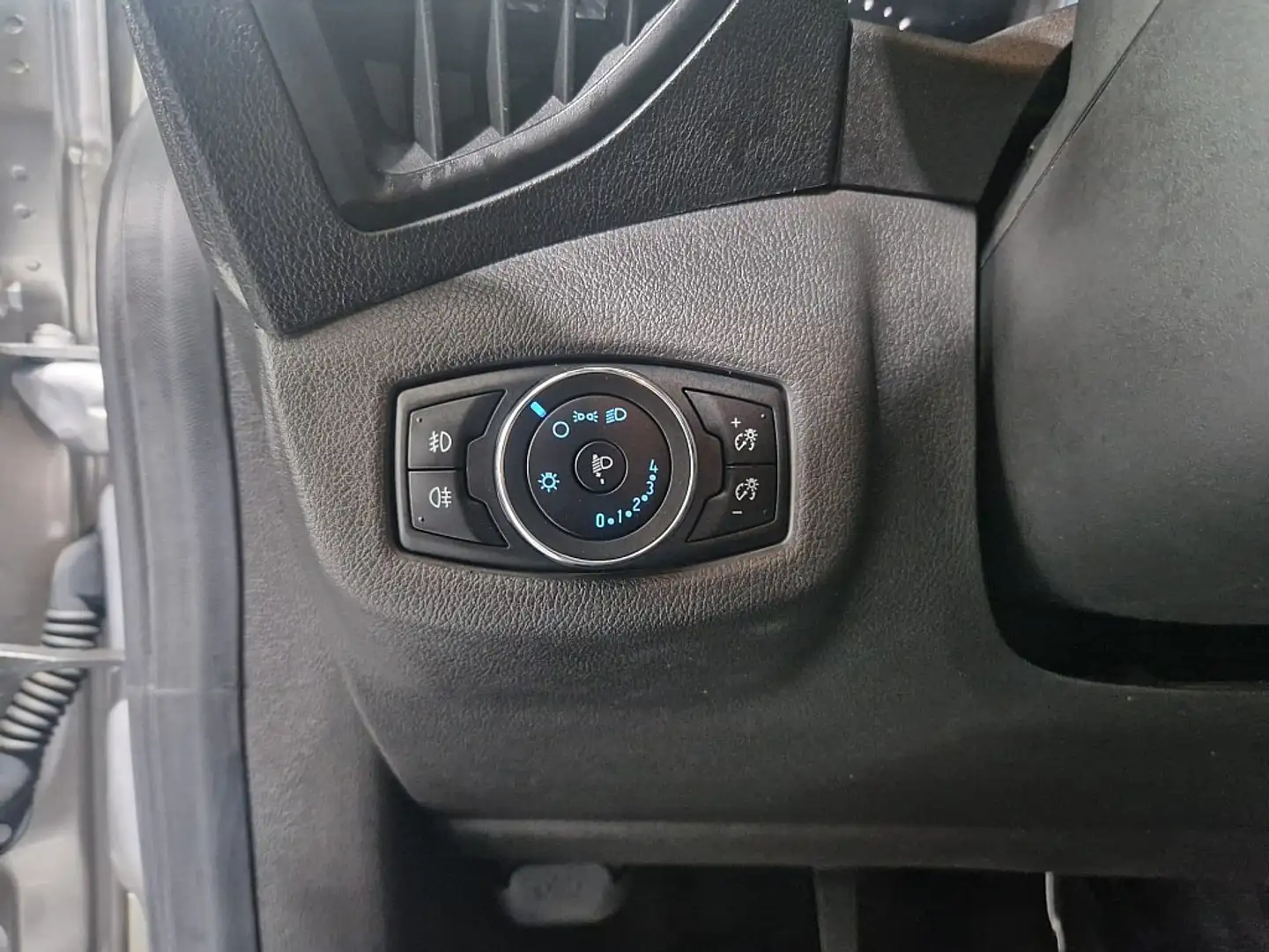 Vehicle image, number 12