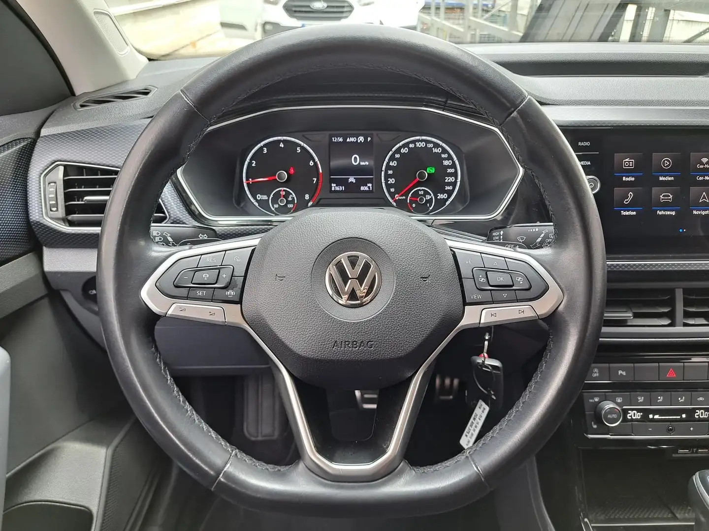 Vehicle image, number 16
