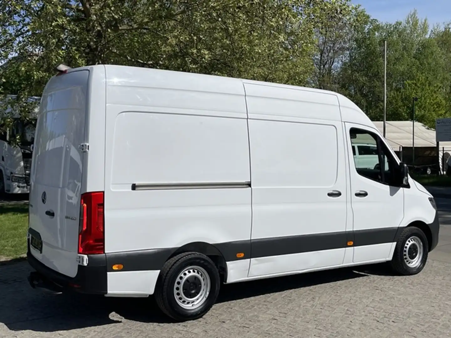Vehicle image, number 5