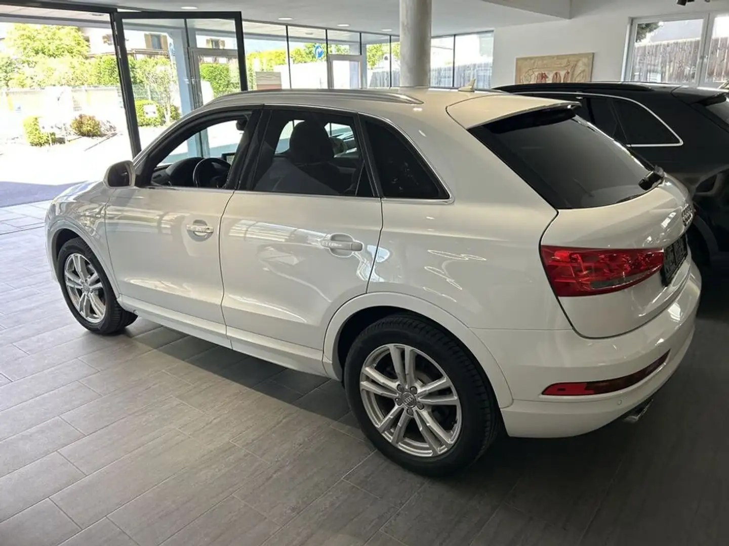 Vehicle image, number 4