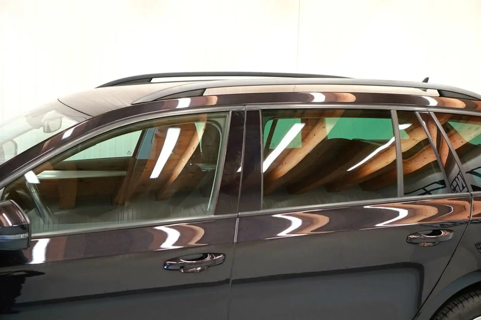 Vehicle image, number 12