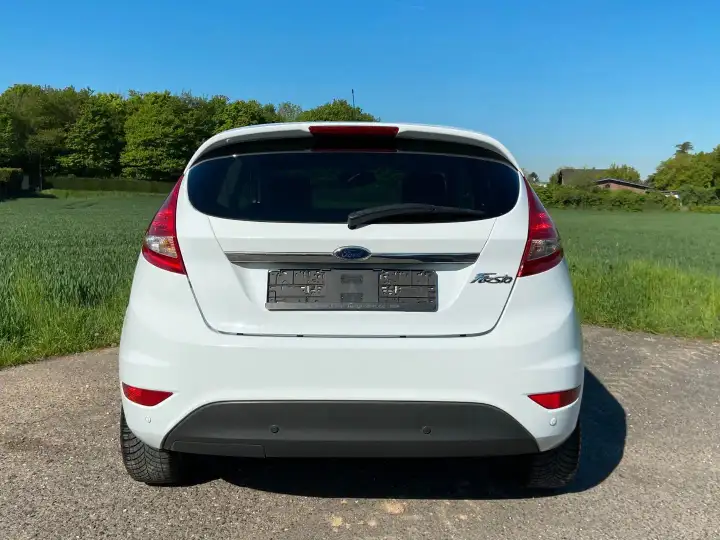 Additional image of the vehicle