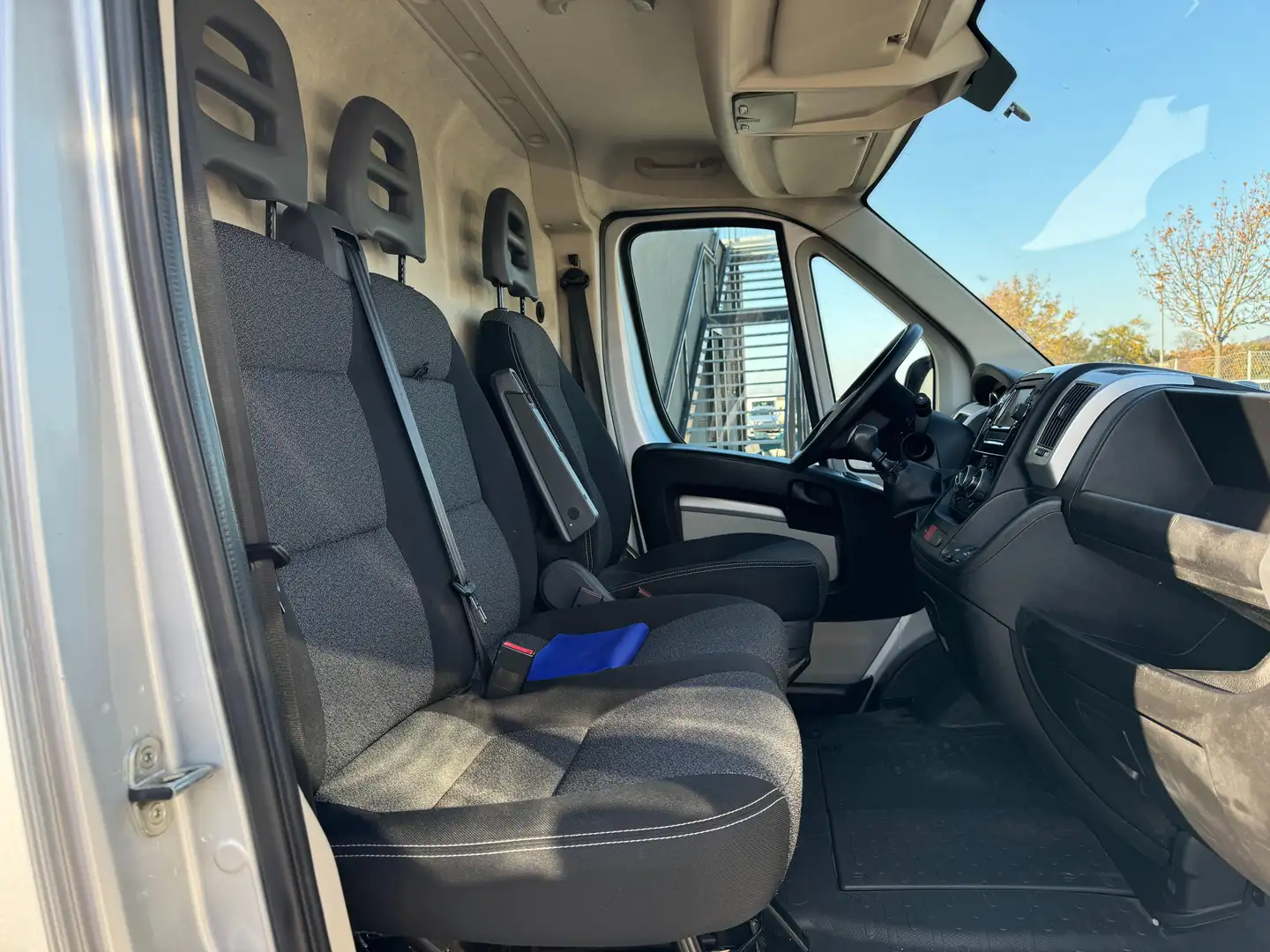 Vehicle image, number 9