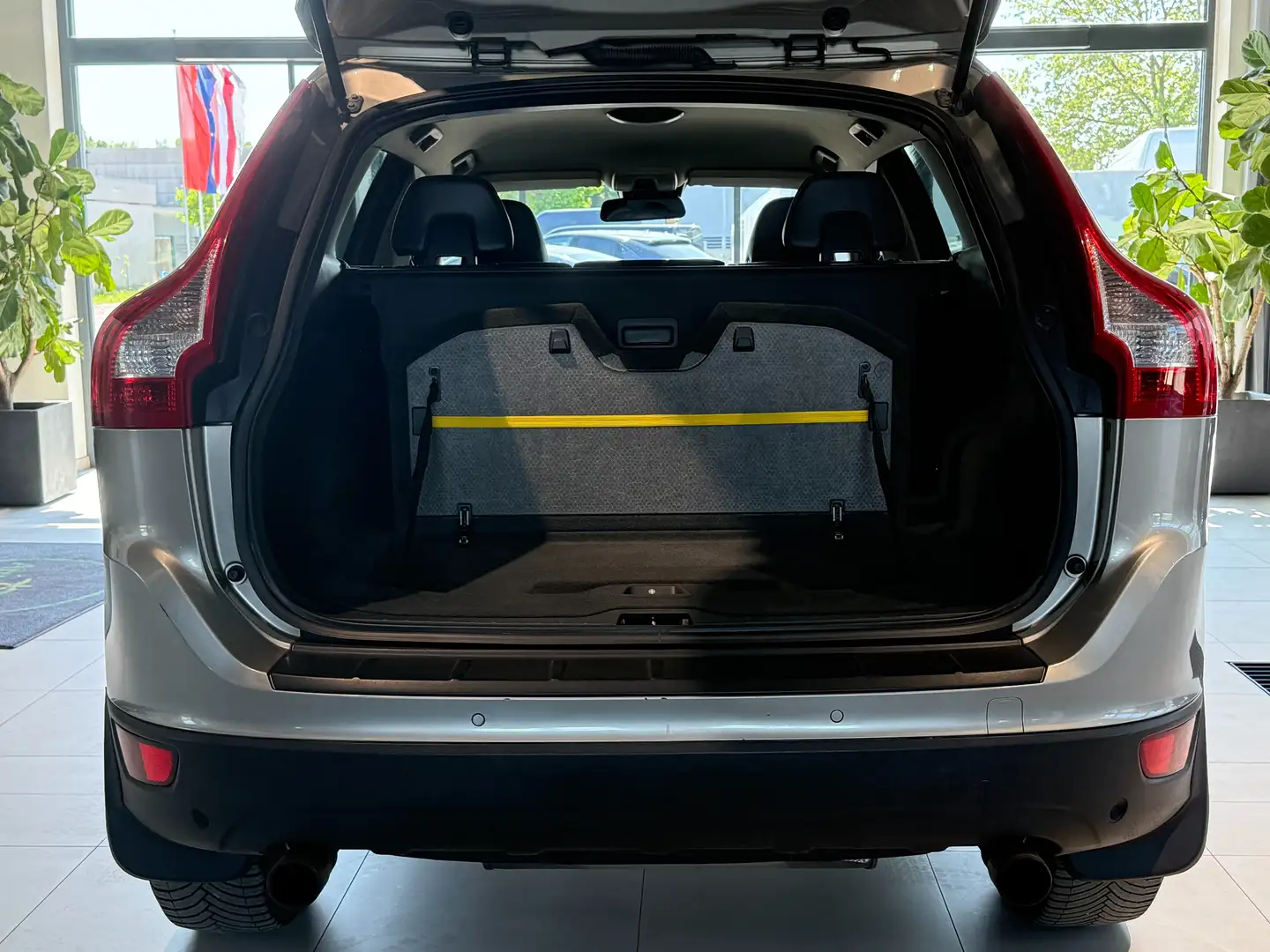 Vehicle image, number 6