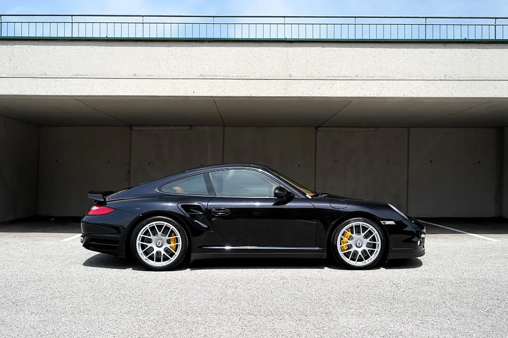 Vehicle image, number 1