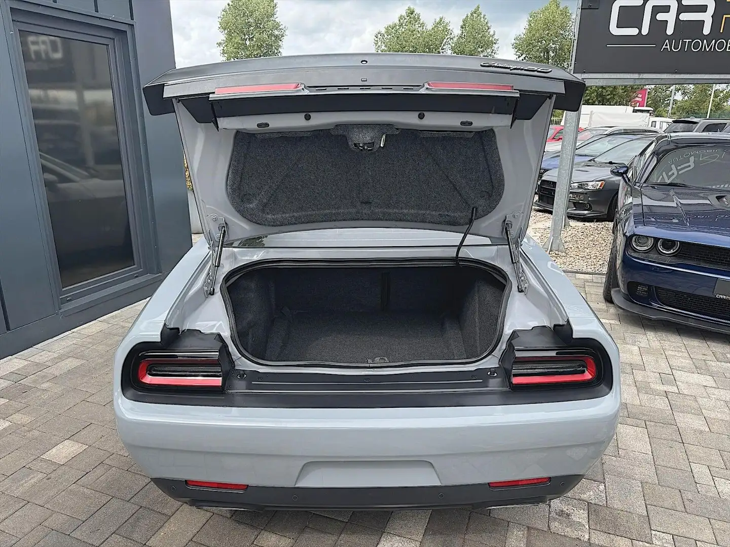 Vehicle image, number 9