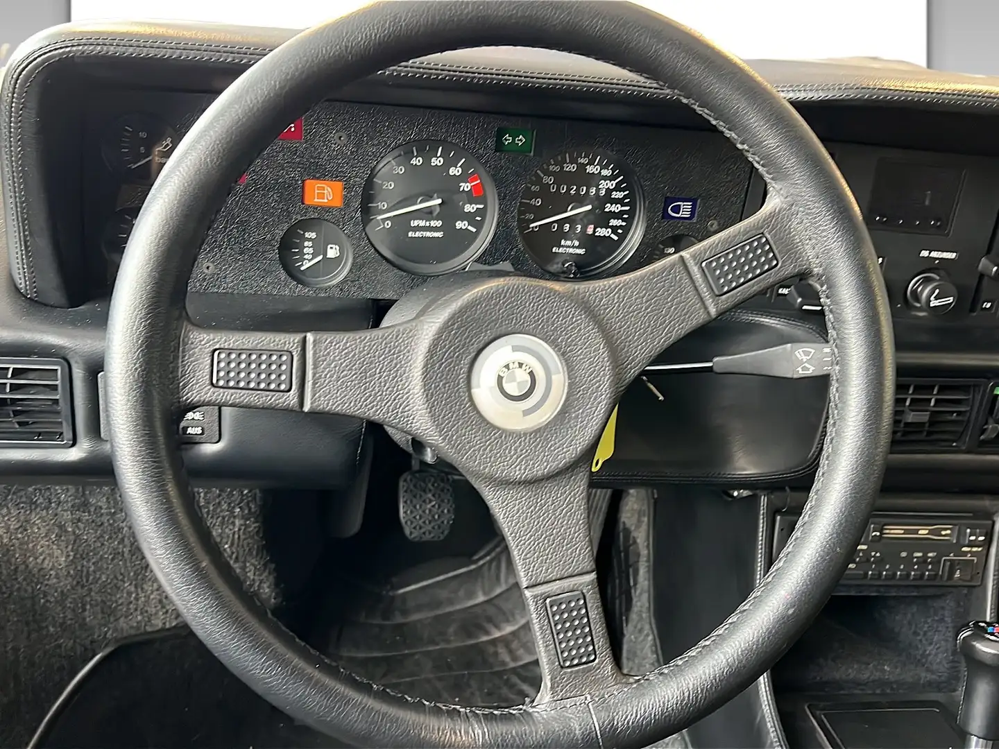 Vehicle image, number 11