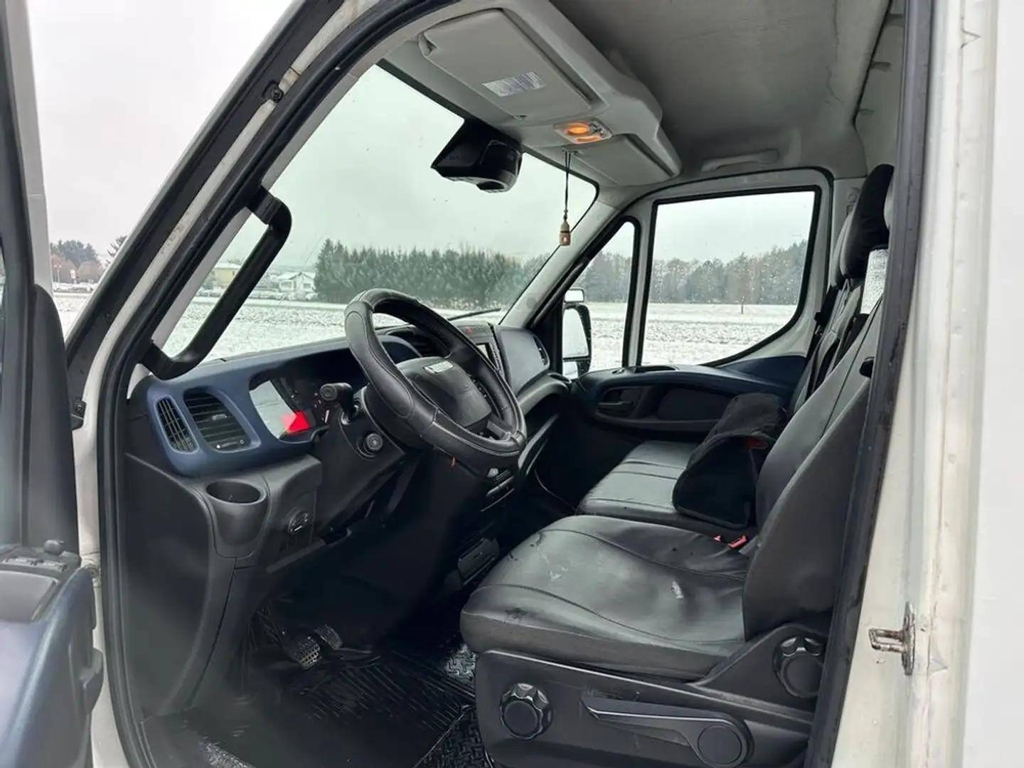 Vehicle image, number 13