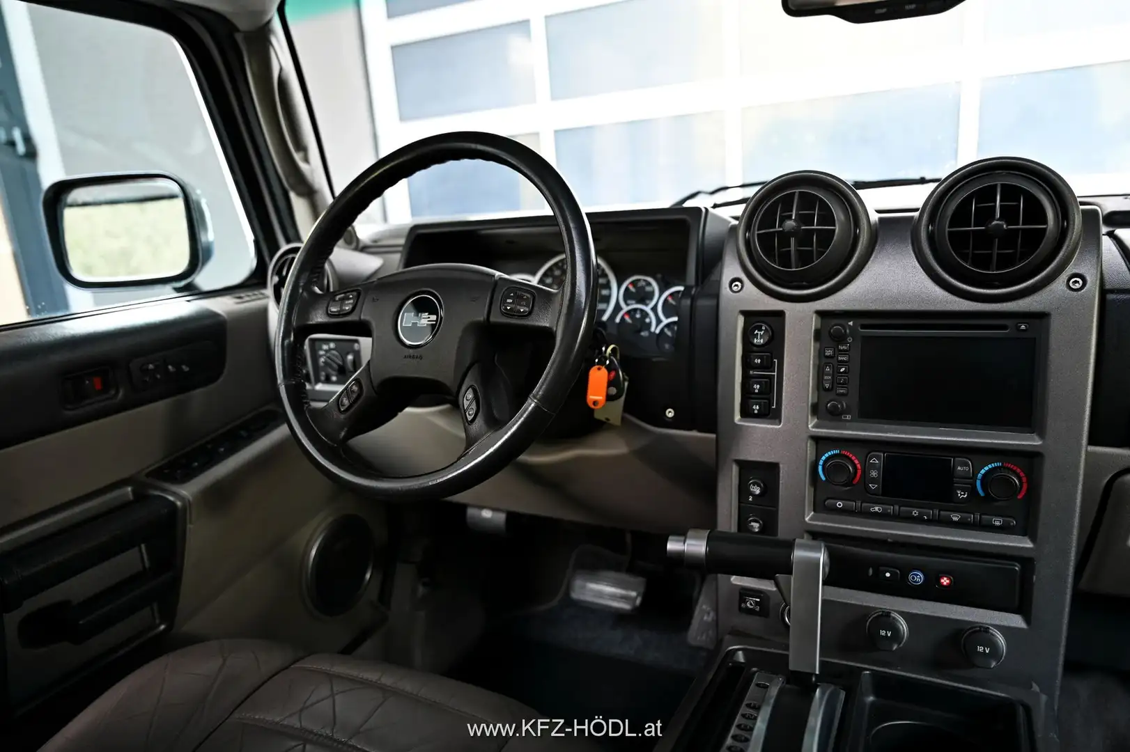 Vehicle image, number 13