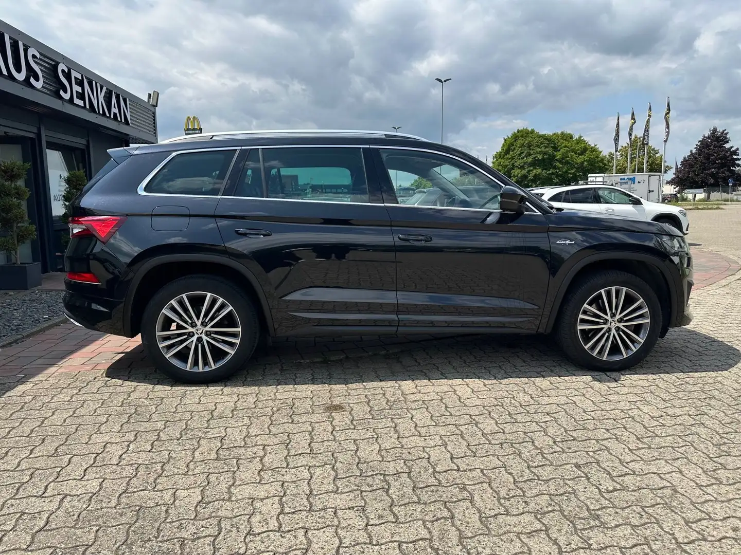 Vehicle image, number 8