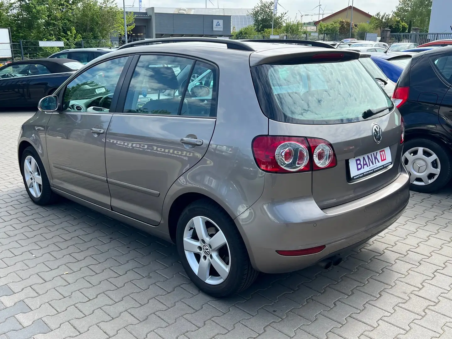 Vehicle image, number 6