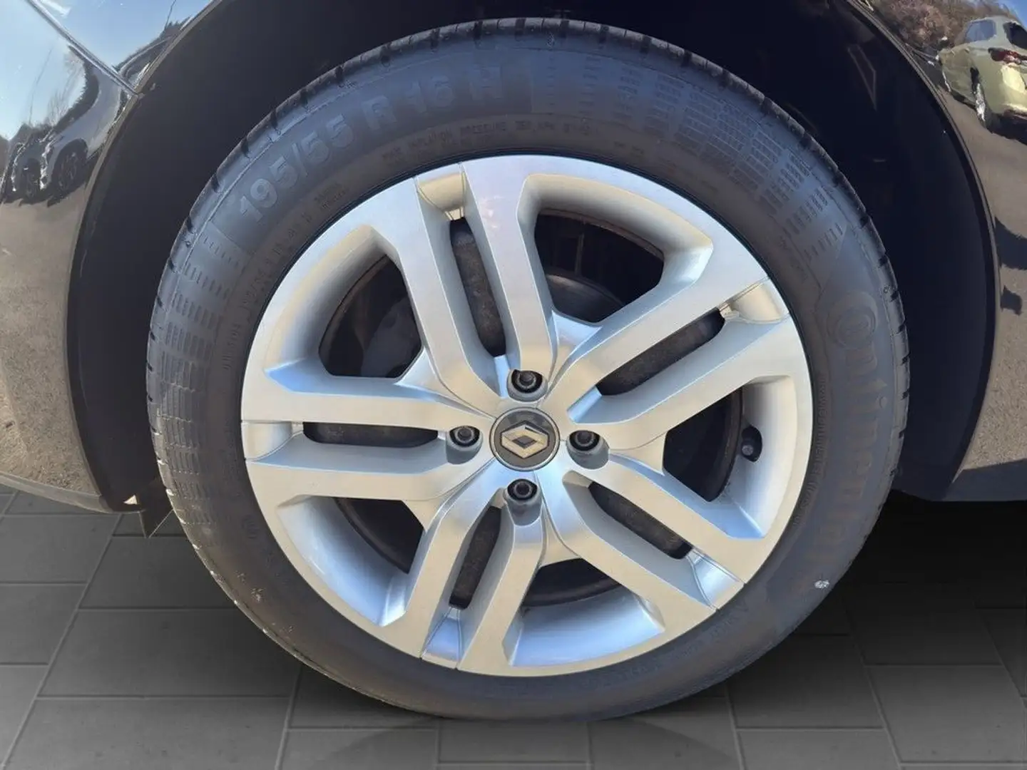 Vehicle image, number 8