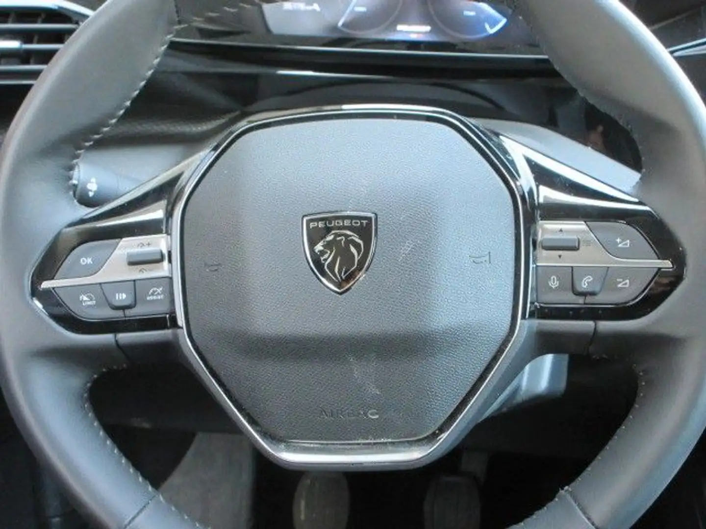Vehicle image, number 8