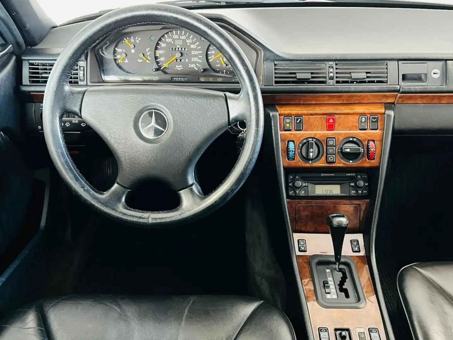 Vehicle image, number 11
