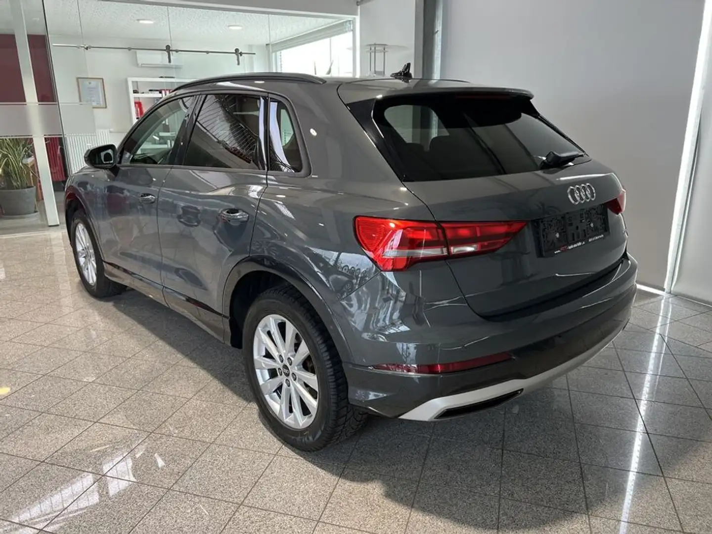 Vehicle image, number 3