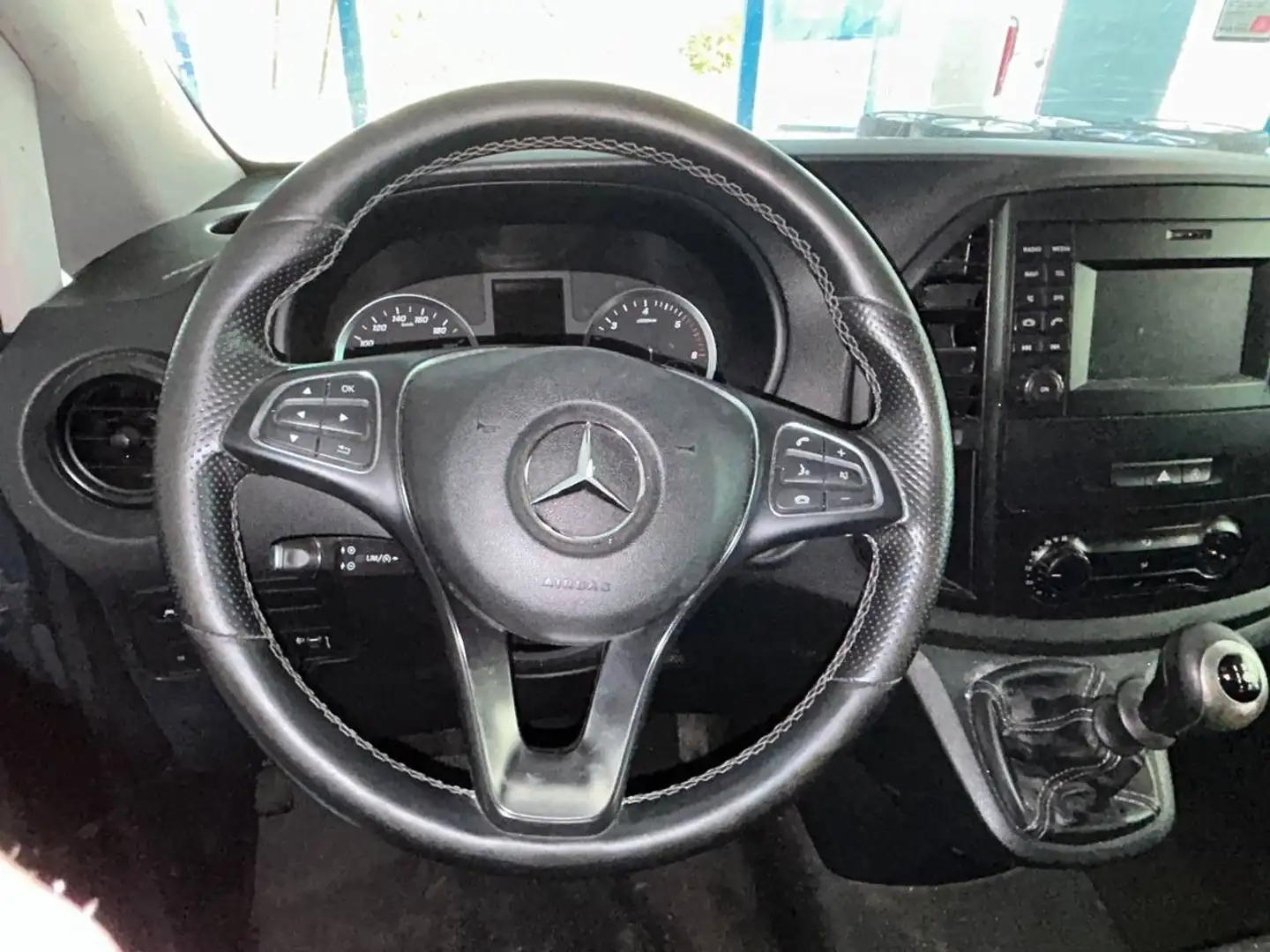 Vehicle image, number 10