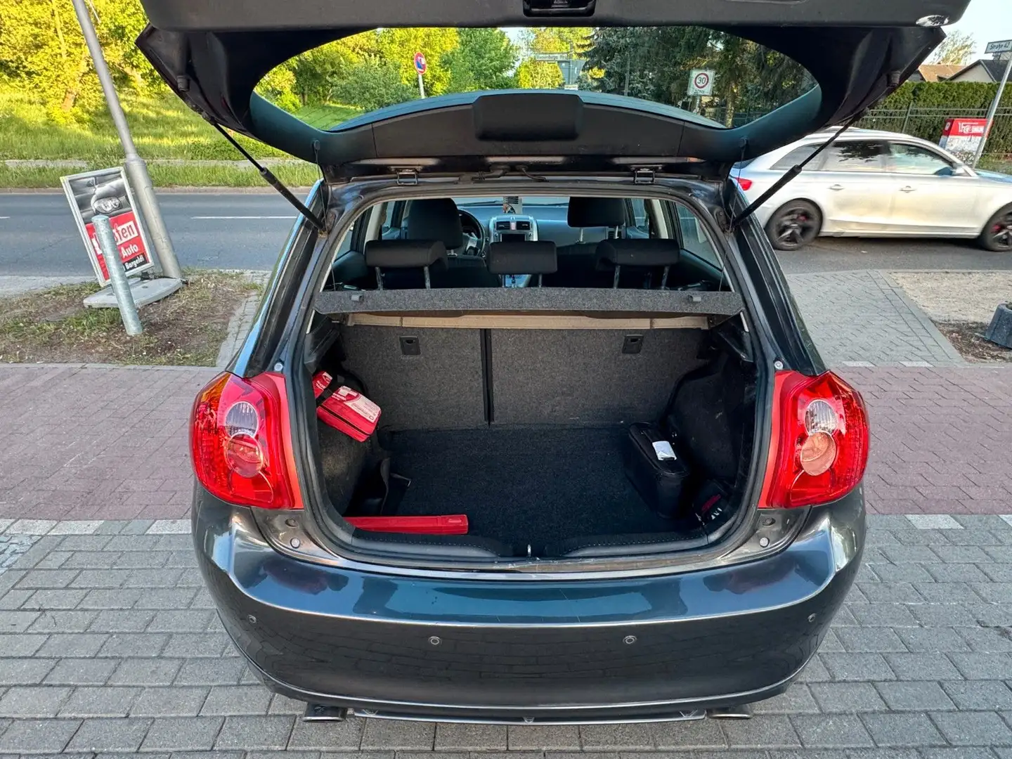 Vehicle image, number 12