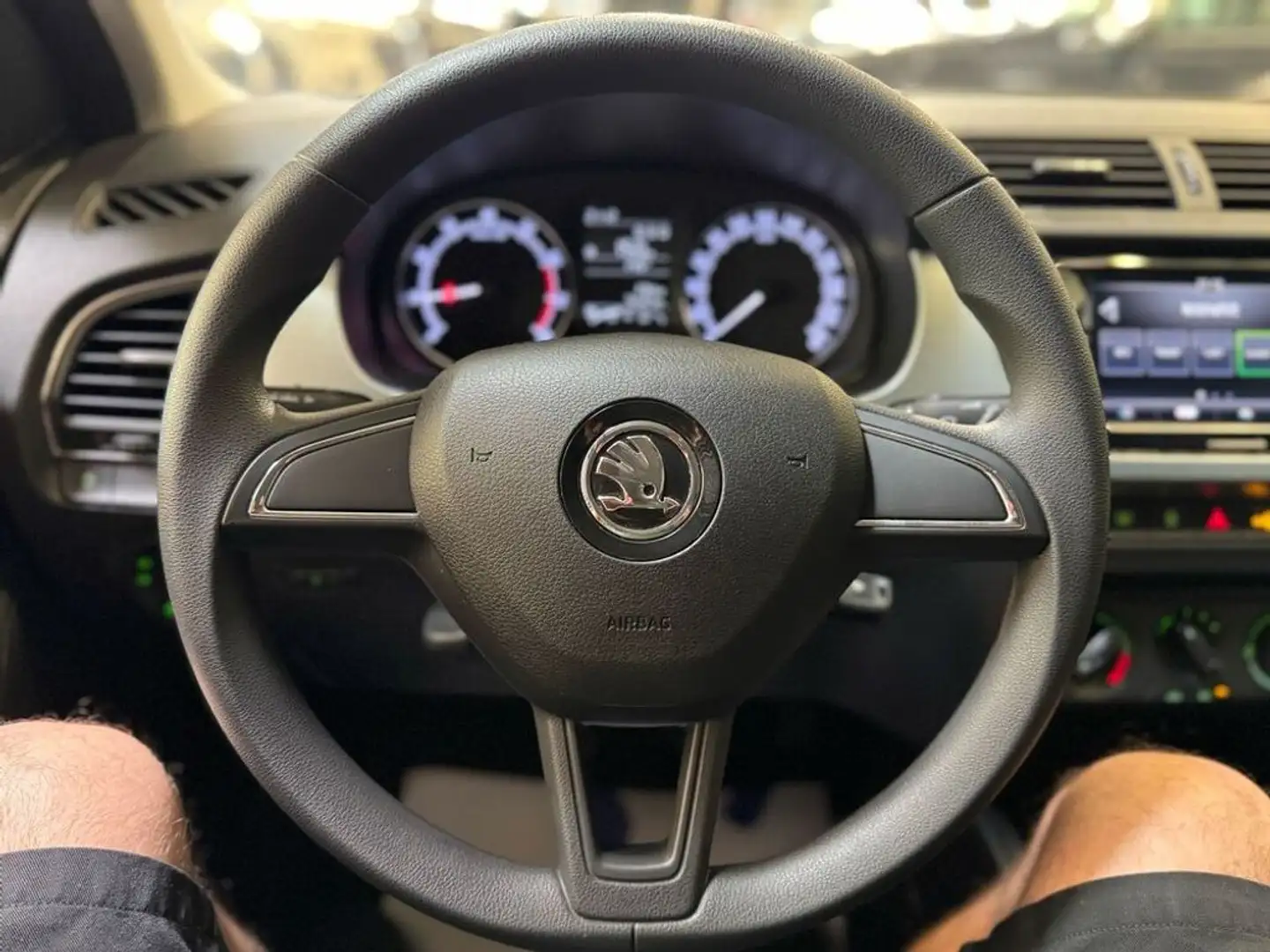 Vehicle image, number 16