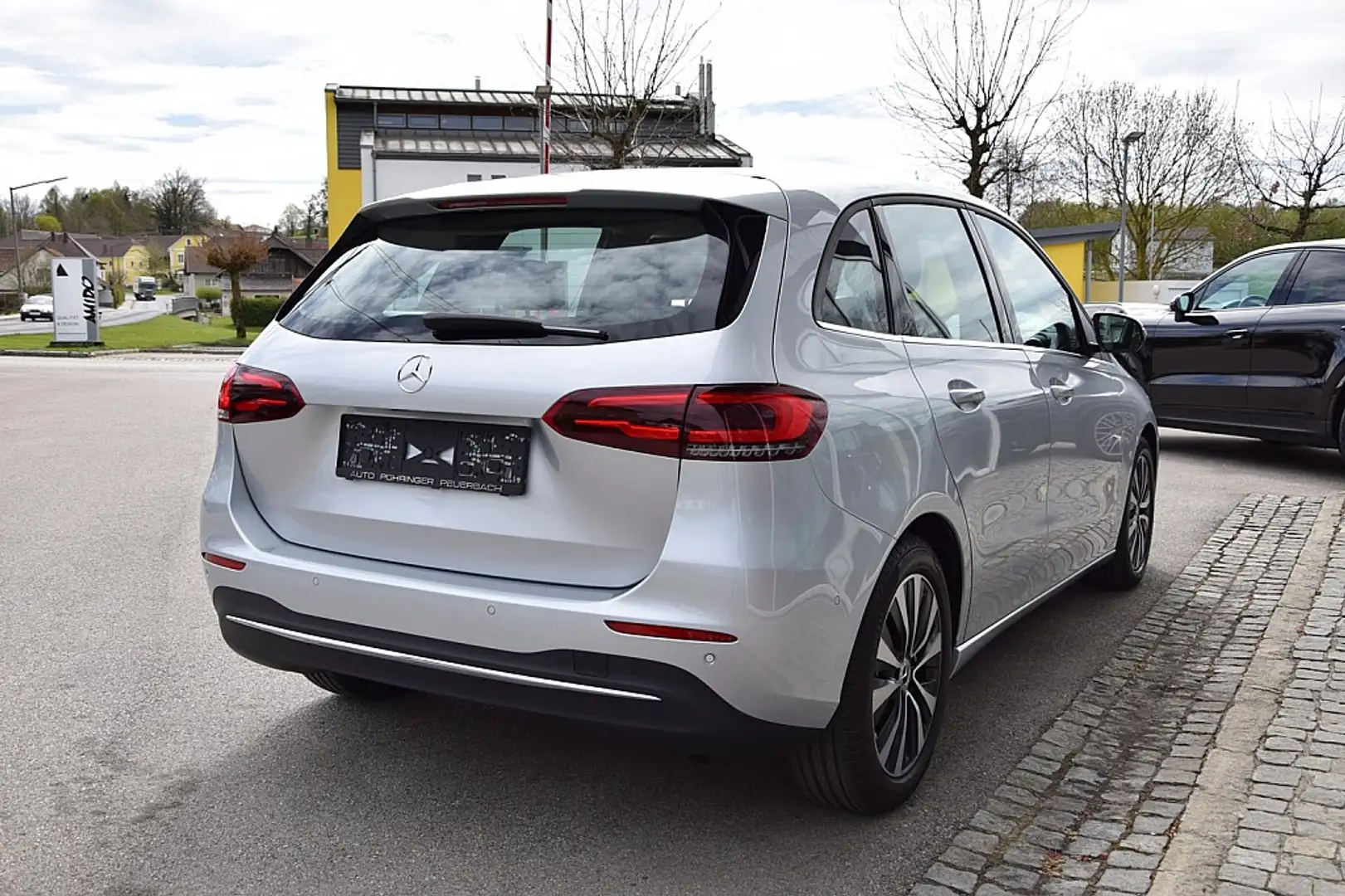 Vehicle image, number 3