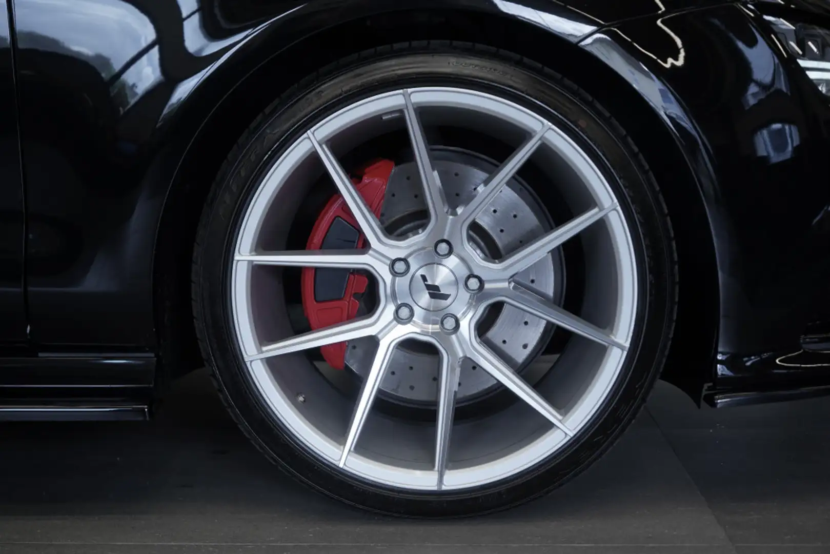 Vehicle image, number 6