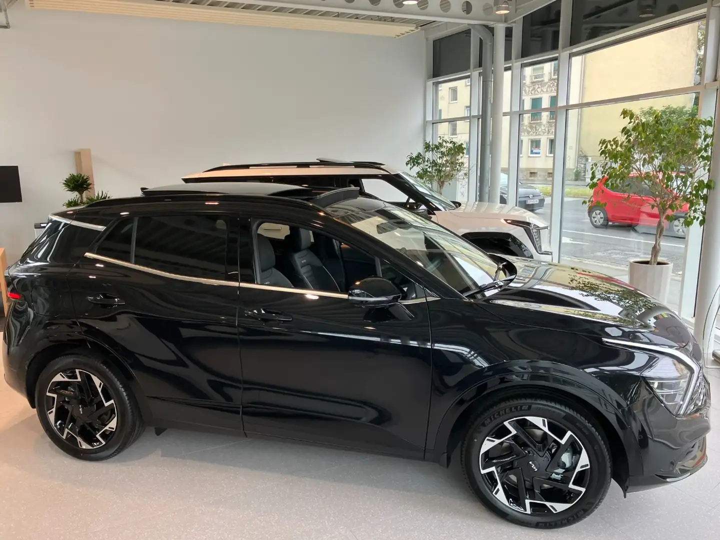 Vehicle image, number 6