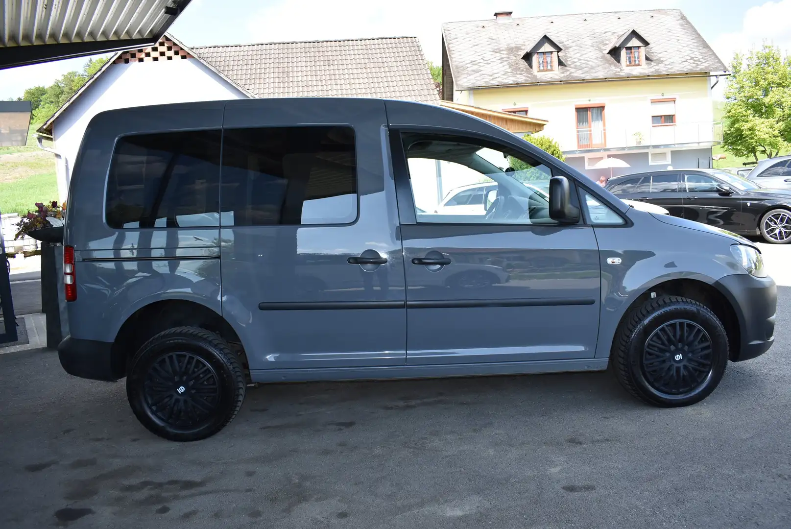 Vehicle image, number 8