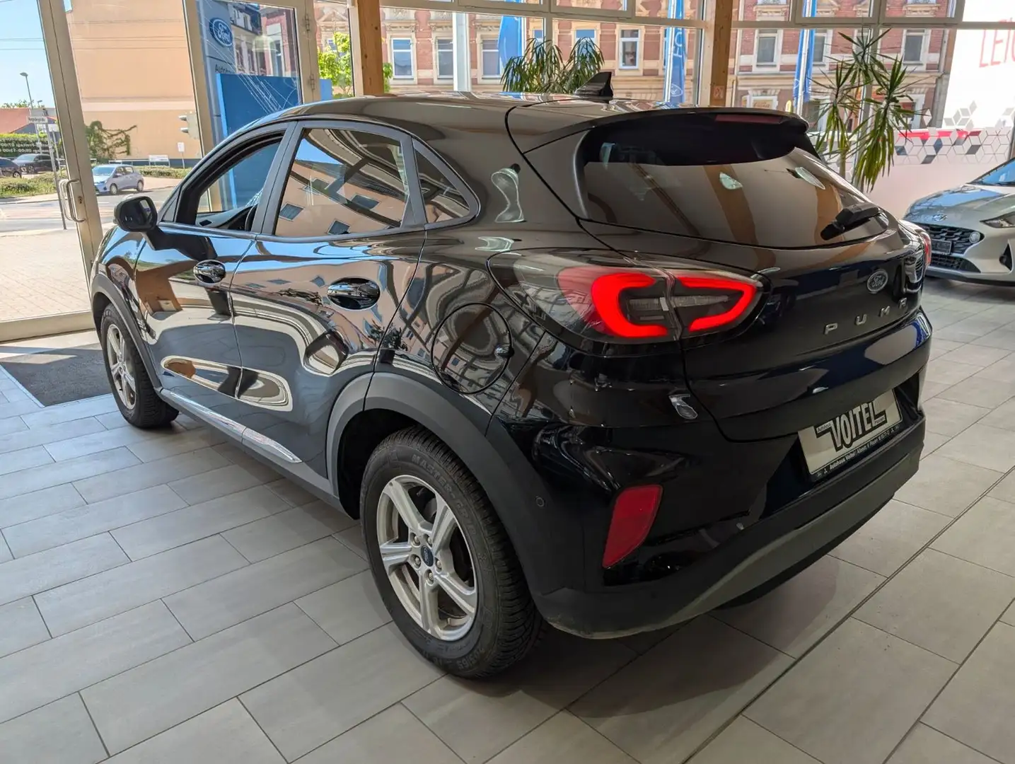 Vehicle image, number 8