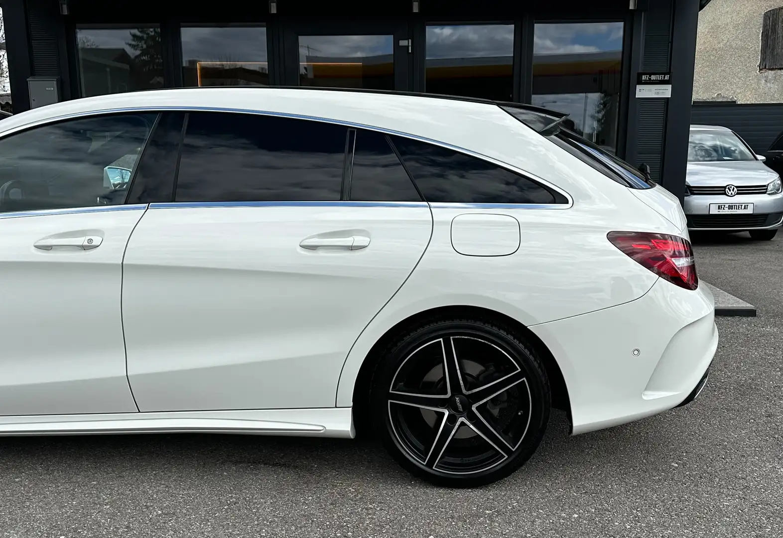 Vehicle image, number 8