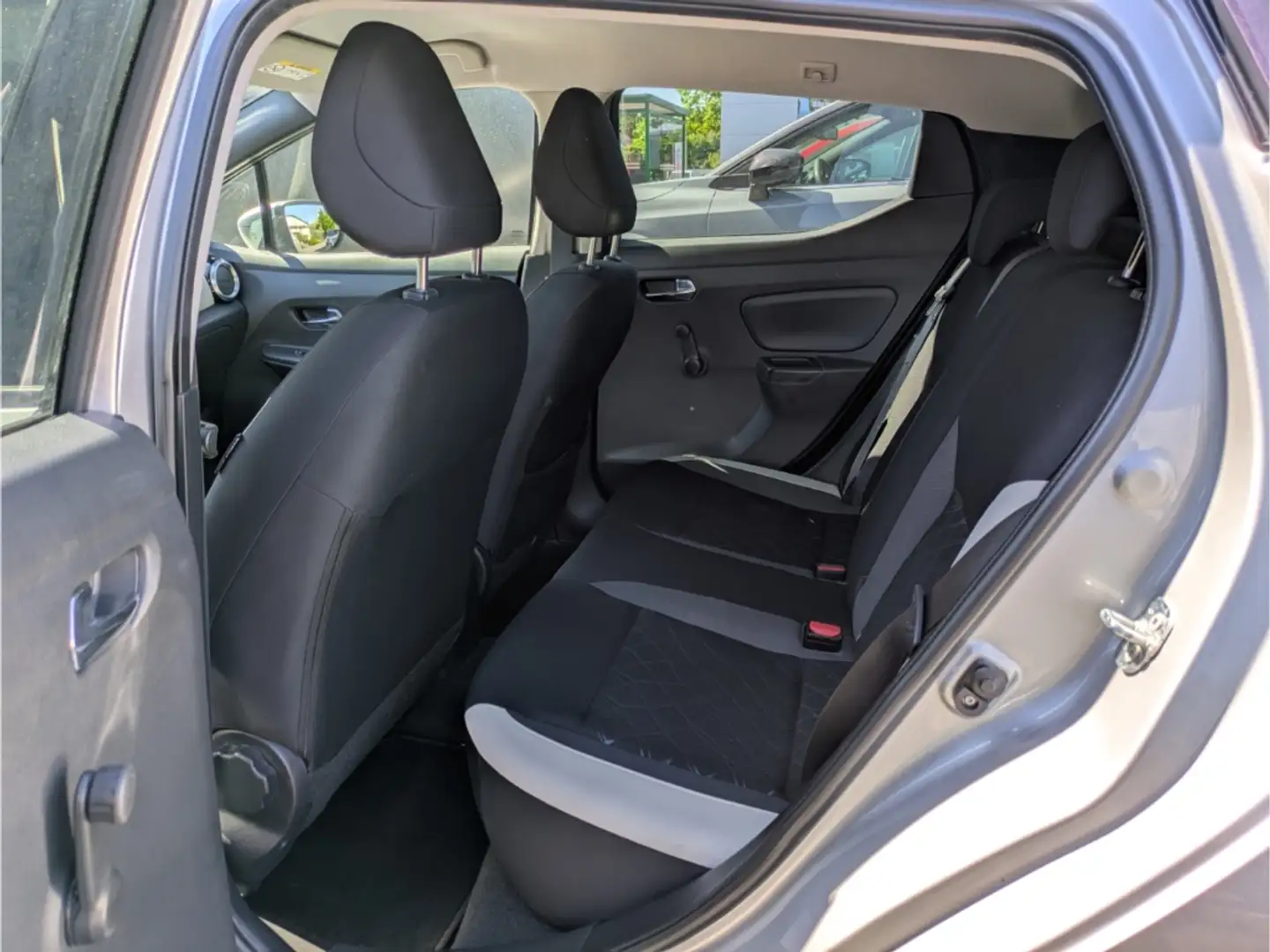 Vehicle image, number 6