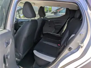 Vehicle image thumbnail, number 6